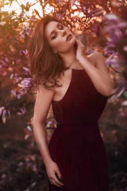 kobieca sesja portretowa w magnoliach